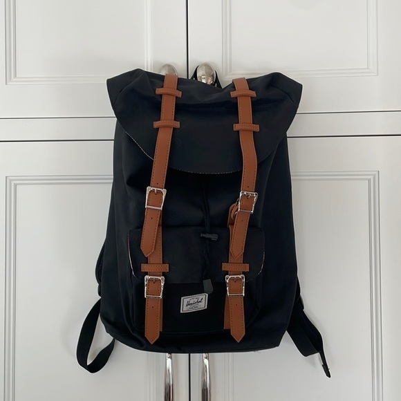 Hershel Black With Red Striped Interior Backpack—GREAT!! New Without Tags!